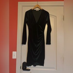 HUHOT Gorgeous Green Velvet Long Sleeve Dress. Deep V Front. Very Flattering!